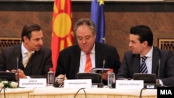Состанок на мешовитиот комитет ЕУ-Македонија. Јорго Шацимаркакисм Ричард Ховит и Никола Попоски.