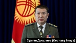 Жумгалбек Шабданбеков президент Садыр Жапаровдун колунан генерал-майор наамын алган күн. 2022-жылдын 23-февралы.