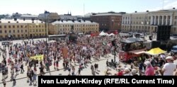 У центрі Гельсінкі зібрались на мітинг противники політики обох президентів