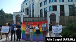 Pichet la ambasada rusă din Chişinău împotriva legislaţiei anti-gay