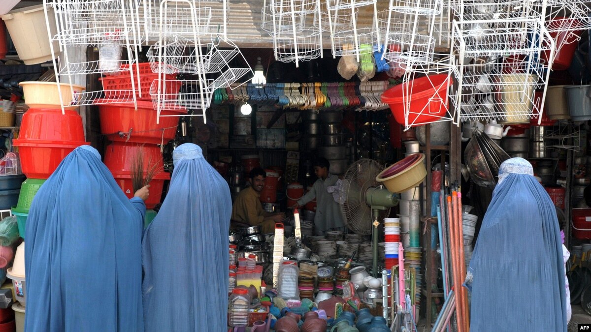 taliban-thugs-raid-shops-burn-un-islamic-clothing-in-pakistan