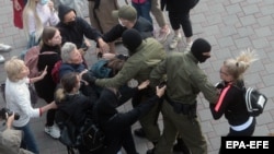 În 9 septembrie 2020, polițiștii au reținut o parte dintre femeile participante la mitingul pașnic de sprijin pentru Maria Kalesnikava, lideră a opoziției, care fusese arestată.