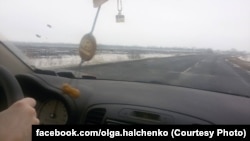 От Киева до Донецка - более 600 километров и 8 часов пути. Потока транспорта в сторону зоны АТО практически нет
