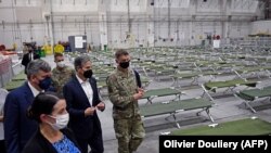 Američki državni sekretar Entoni Blinken obilazi centar za obradu avganistanskih izbeglica u vazdušnoj bazi al-Udeid u Dohi (7. septembar 2021. godine)