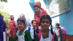 Aşgabat: Mugallymlaryň aýlyklary wagtynda berilmeýär