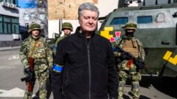 Former Ukrainian President Petro Poroshenko said that he met with President Volodymyr Zelenskiy on February 24 and agreed to put their differences aside in order to "start from scratch."