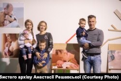 Володимир з дружиною Ольгою та дітьми
