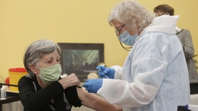 България е обект на две жалби за ваксинационния провал при