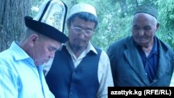 Тажикстандан көчүп келген кыргыздар. 