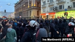 Policija u opremi za razbijanje demonstracija tokom protesta kod Rektorata beogradskog Univerziteta, 31. mart 2026.