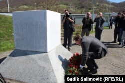 Tabaković podsjeća da je Dodik "priznao genocid, pa ga onda toliko iznegirao" (Foto: Dodik u Potočarima 2015.