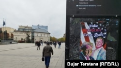 Posteri sa natpisom "Učinimo Kosovo ponovo velikim" i portretima novoizabranog predsednika SAD Donalda Trampa i Ričarda Grenela postavljeni su u Prištini, Kosovo, 12. novembra 2024.