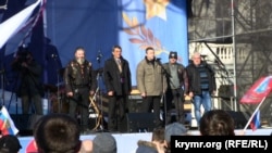 Організатори мітингу в Севастополі виступають зі сцени