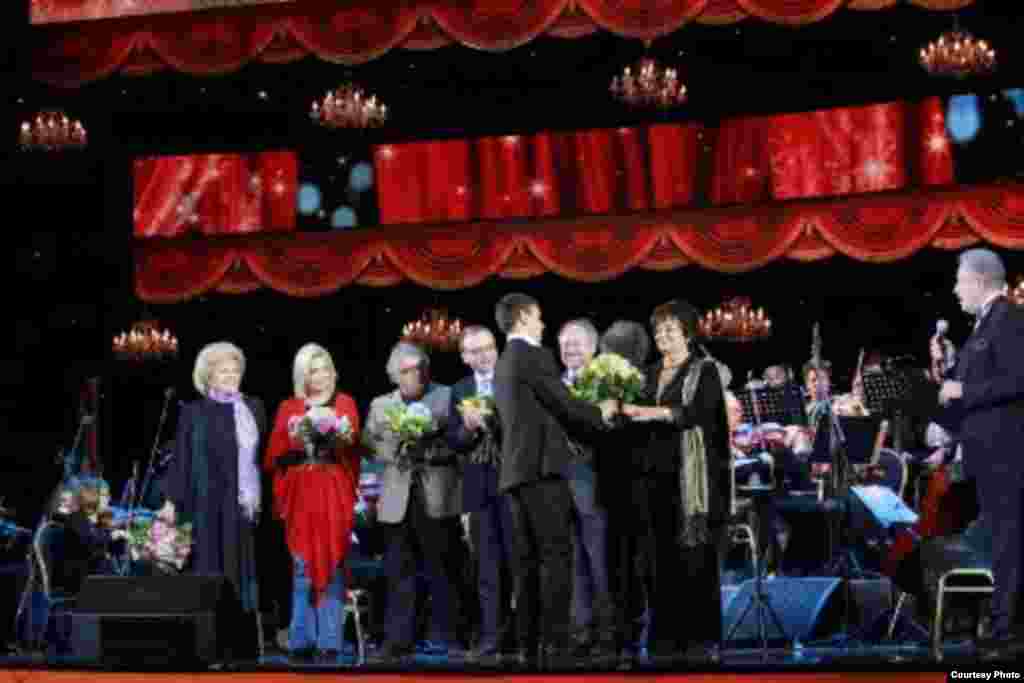 Муслим Магомаев номидаги Иккинчи халқаро вокалчилар мусобақаси қатнашчиларини табриклаш