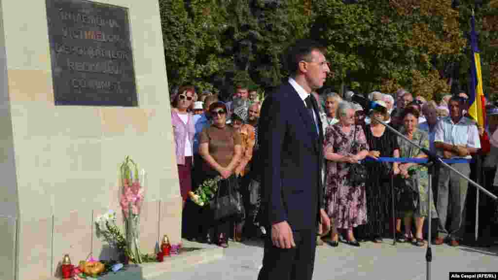 Chisinau Mayor Dorin Chirtoaca addresses the crowd.