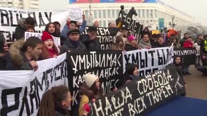 Казакстан: Эгемендик майрамындагы митинг 