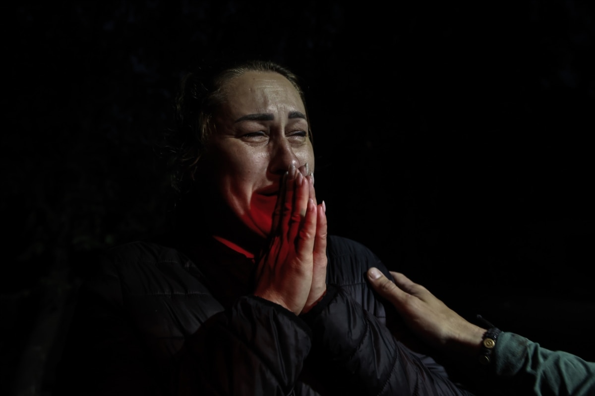 Жінка чекала на звістку про маму, яка перебувала в атакованому будинку. Згодом зʼясувала, що її мати жива