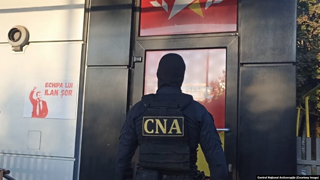 Imagine distribuită de Centrul Național Anticorupție de la perchizițiile efectuate la sediul unuia din partidele afiliate lui Ilan Șor, într-un dosar de corupere electorală, octombrie 2024.