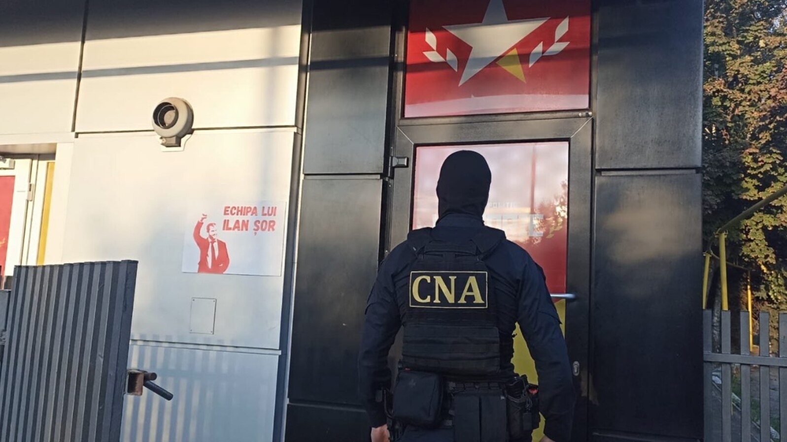 Imagine publicată de forțele de ordine, în urma unor descinderi într-un caz de corupție electorală