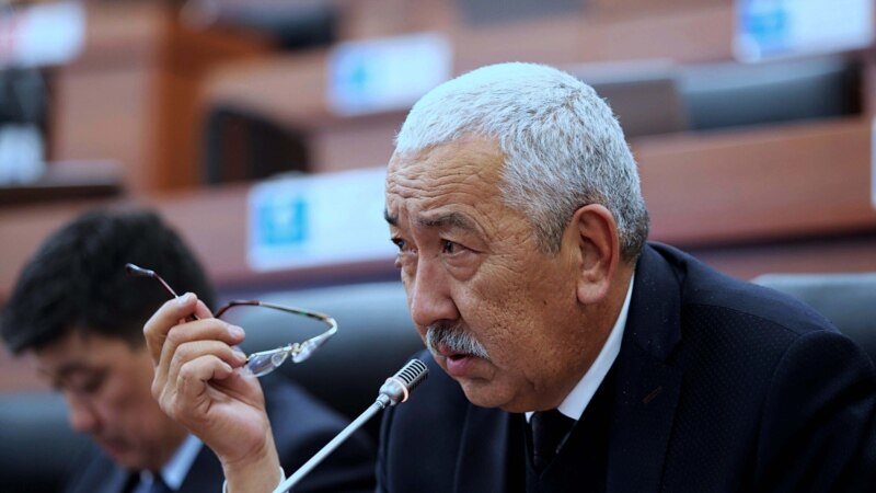 Исхак Масалиев Кумтөр кени боюнча депутаттык комиссиянын жетекчилигинен кетти