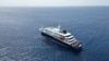 Круїзний лайнер MV Hondius на рейді порту Прайя, столиці Кабо-Верде, 4 травня 2026 року