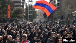 Armenia -- Opposition supporters demonstrate in Yerevan's Liberty Square to demand Prime Minister Nikol Pashinian's resignation, February 25, 2021.