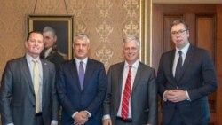 Роберт О'Брайен (второй справа) с лидерами Сербии и Косова.