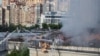 Наслідки російсього удару по центру Києва: пожежа на даху «Мистецього арсеналу», що поруч із Києво-Печерською лаврою. 15 червня 2026 року