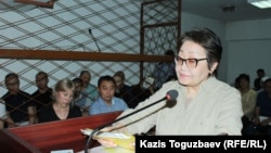 Независимый эксперт Рахиля Карымсакова выступает на суде со своей экспертизой текстов по делу «девяти джихадистов». Алматы, 4 июня 2019 года.