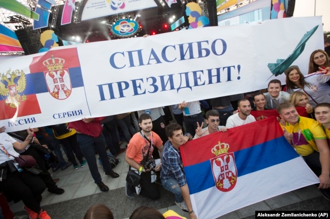 Сербские активисты благодарят Владимира Путина за решение передать Сербии шесть самолетов МиГ-29
