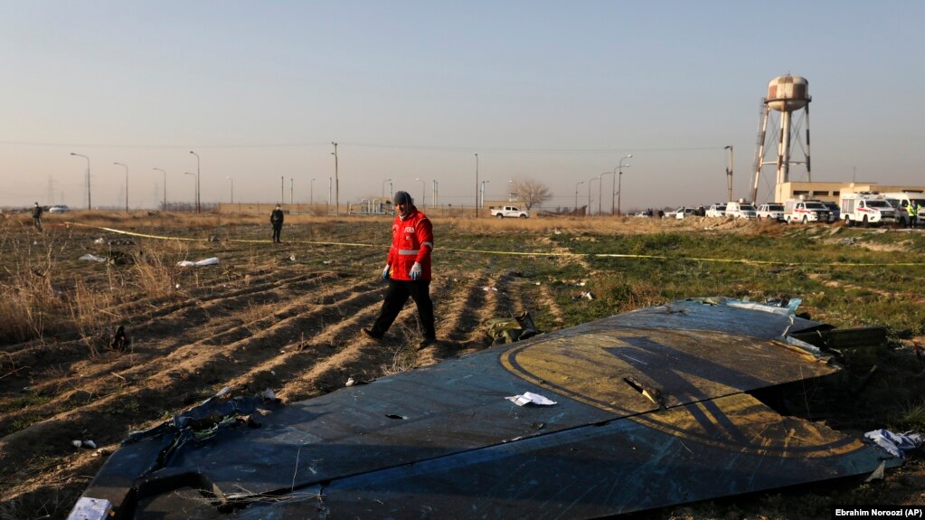 پیش از این ویدئویی در شبکههای اجتماعی منتشر شده بود که نشان میداد یگان موشکی سپاه پاسداران دو فروند موشک به سمت هواپیمای مسافربری اوکراینی شلیک کرده است