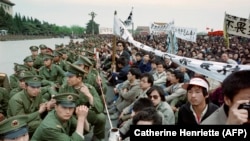 În aprilie 1989 la protestele din Piața Tiananmen la Beijing