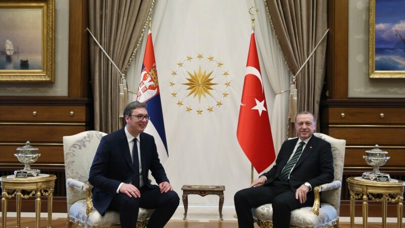 Vučić u Turskoj: Srbija nikada ne može da podržava pučiste 