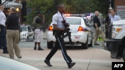 A police officer responding to a September 16 armed attack at a U.S. Navy office in Washington, D.C. 