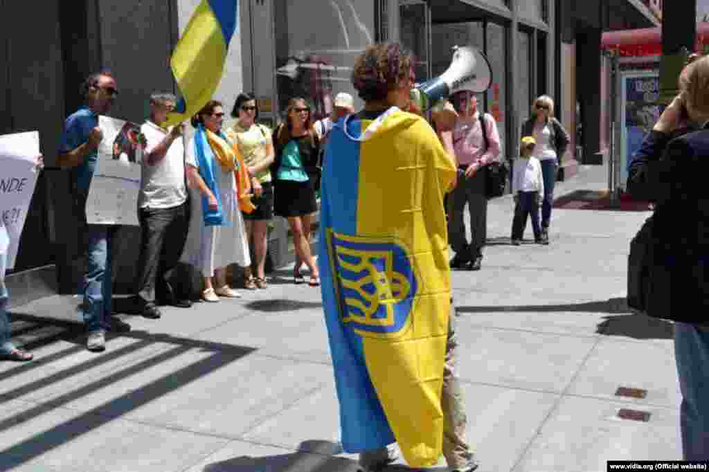 Пікет консульства Франції в Сан-Франциско (фото: MaydanSF)