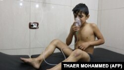 یکی از کودکان در مرکز امدادی در حلب