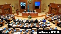 Қазақстан парламенті мәжілісінің сессиясы. Астана, 9 қараша 2011 жыл. (Көрнекі сурет)