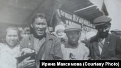 Эвенки на ярмарке в Нарыме. "Советская Сибирь". 1936 г.