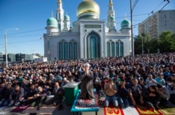 Muslims pray outside the Moscow Cathedral Mosque during celebrations of Eid al-Fitr on June 4, 2019.