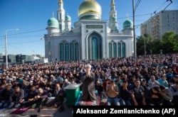 Muslims pray outside the Moscow Cathedral Mosque during celebrations of Eid al-Fitr on June 4, 2019.