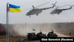 Ilyen Mi–8-asokkal menekítették Mariupol ukrán védőt – már akit tudtak