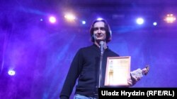 Уручэньне прэміі «Чэмпіёны грамадзянскай супольнасьці» 2019 году. Віктар Клімус перамог у намінацыі «Крэатыў году» за мабільную аплікацыю ReBrest. Менск, студзень 2020 