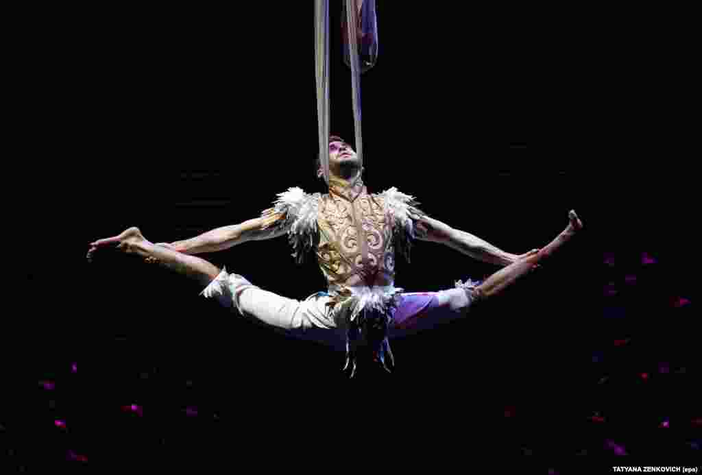 An artist performs during the first Minsk International Circus Art Festival. (epa-efe/Tatyana Zenkovich)