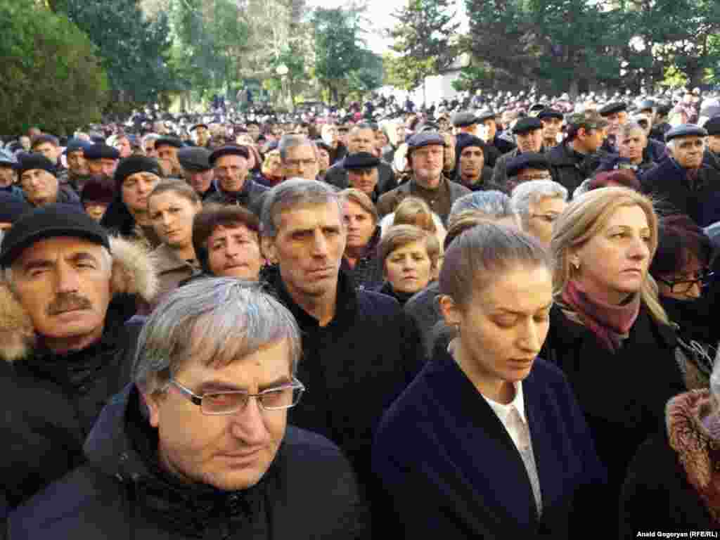 ხელისუფლების მომხრეთა აქცია.