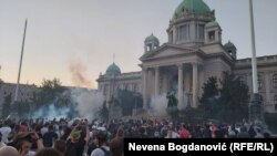 Սերբիա - Հակահամաճարակային խիստ սահմանափակումների վերականգնման դեմ բողոքի ցույցերը շարունակվում են արդեն երկրորդ օրը, Բելգրադ, 8-ը հուլիսի, 2020թ.