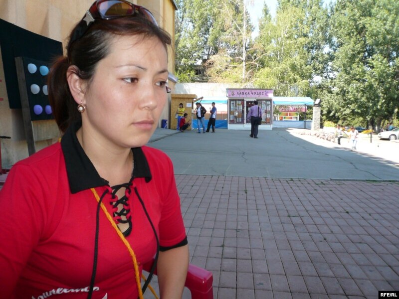 Шолпан Ертурина, мать убитого 22-летнего парня Айдара Ертурина. Алматы, август 2009 года. 