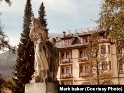 Another shot of the gorgeous alpine-baroque architecture of the 19th-century Grandhotel Starý Smokovec in the Slovak Tatra mountains. The structure obviously predates the advent of communism in Czechoslovakia. These older bourgeois hotels often posed an ideological challenge for the regimes and were sometimes given dramatic flourishes, such as the statue out front, to give them a more politically correct (for the times) aspect.