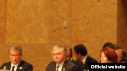 Էդվարդ Նալբանդյանը Լիսաբոնի հանդիպման ժամանակ, 20-ը նոյեմբերի, 2010թ., լուսանկարը` Հայաստանի արտգործնախարարության մամուլի եւ տեղեկատվության վարչության
