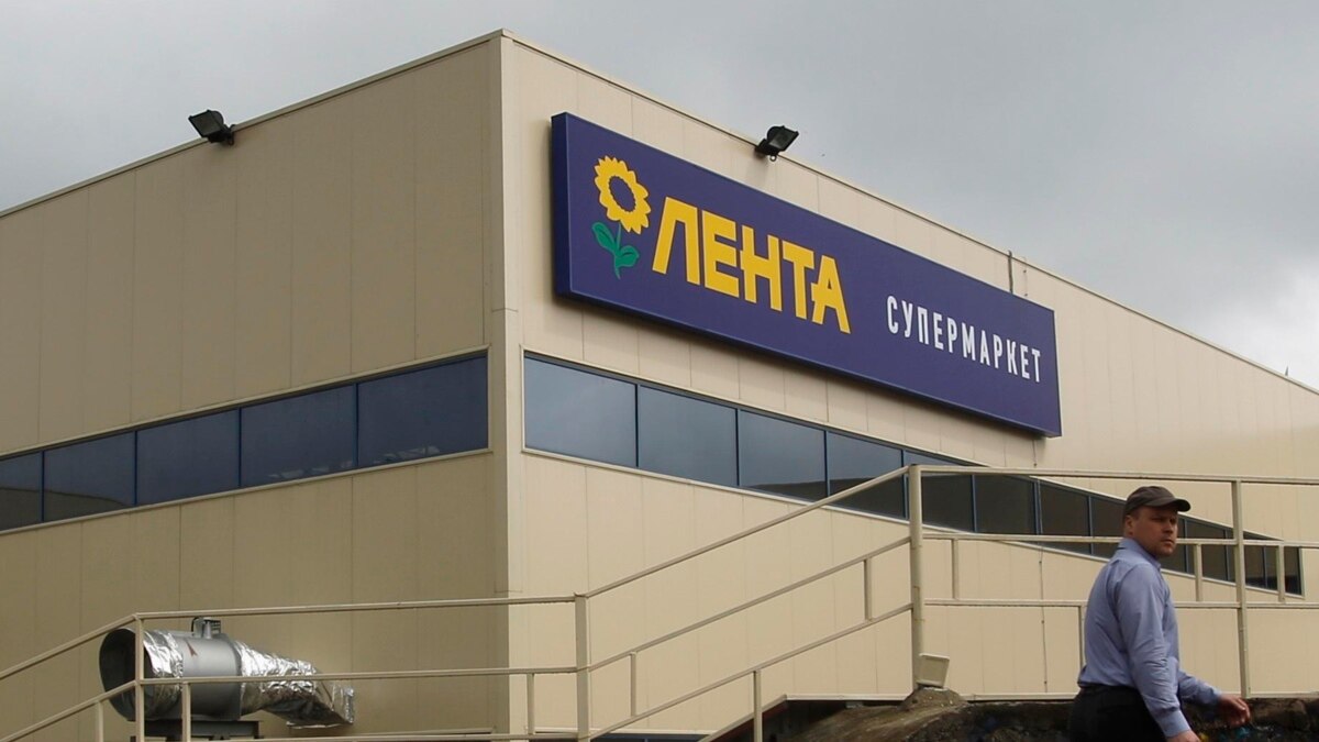 Buyers complain about “Lenta” because of its yellow-blue coloring