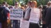 Учасники Маршу рівності, організованого громадськими активістами та представниками ЛГБТ- спільноти, Київ, червень 2016 року